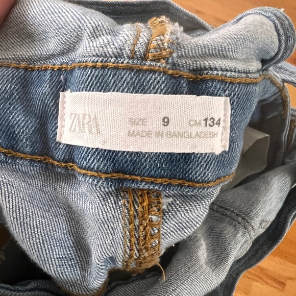 Zara denim jeans with suspenders. Girl size 9 - Picture 4 of 6